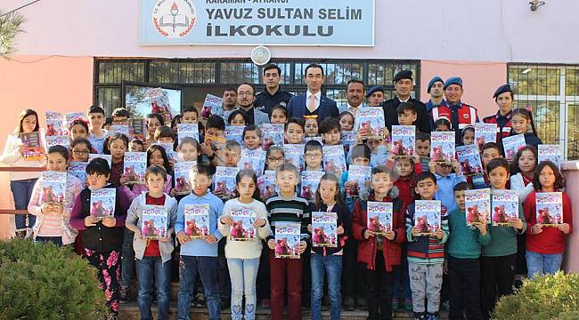 Kaymakam Göze jandarma çocuk dergisi dağıttı