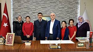 Kuntoğlu öğrencileri ödüllendirdi