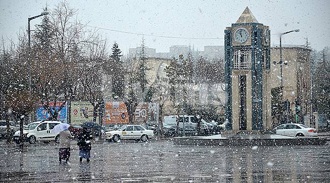 Lapa lapa kar yağdı!