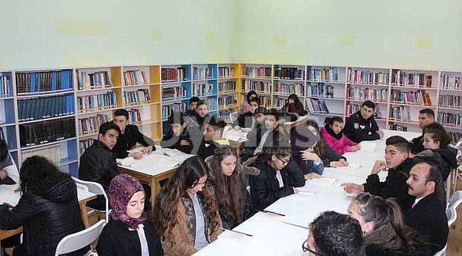 Öğrenciler hem kitap okudu hem de ney üfledi