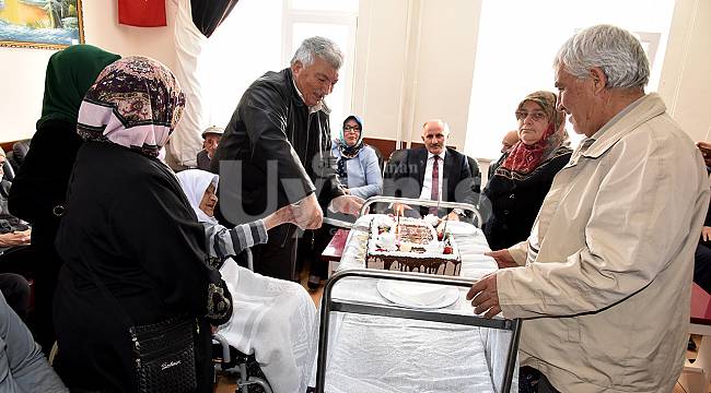 105. yaş gününü Vali ve Eşi ile kutladı
