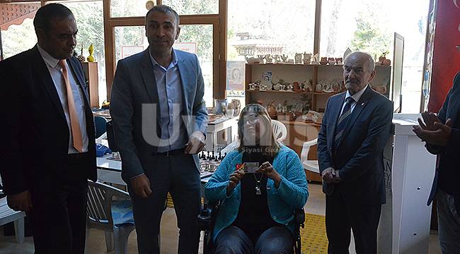 Engellilere satranç hakemlik kokartı verildi