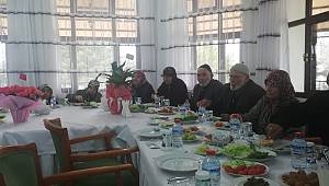Huzurevi sakinleri Meral Ailesinin konuğu oldular