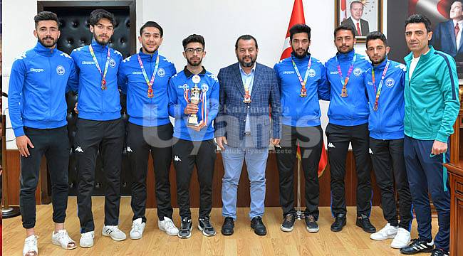 KMÜ futbol takımından üçüncülük