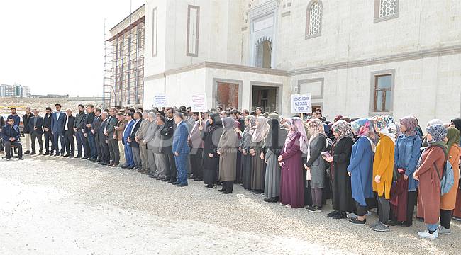 KMÜ öğrencilerinden ezan için basın açıklaması