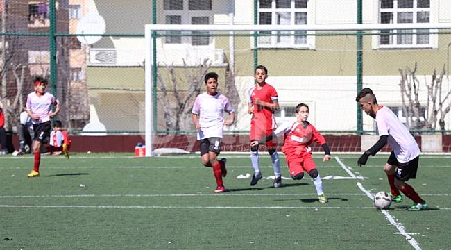 Okullar arası futbol müsabakaları