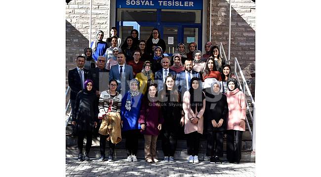 Vali Meral öğrencilerle buluştu