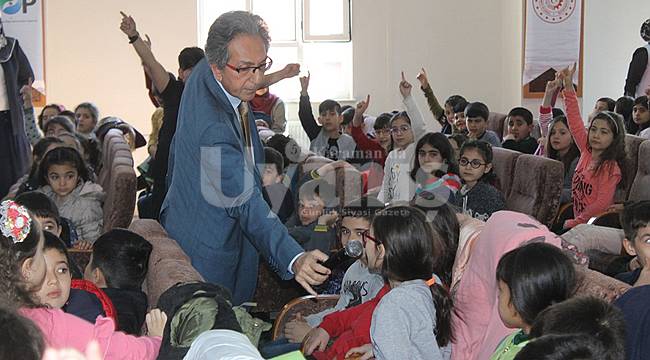 Yazar Altınköprü minik okurlarıyla buluştu