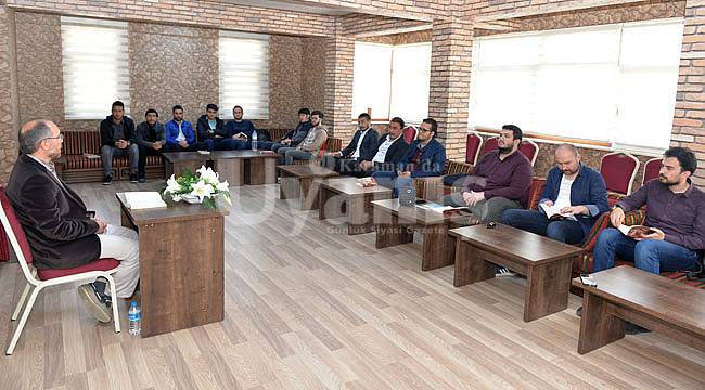 Abdullah Yıldız&#039;ın namaz kitabını ele aldı