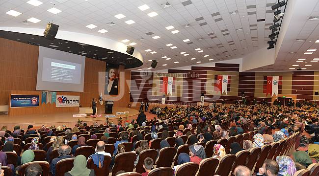 KMÜ'de duyarlı gençlik konferansı