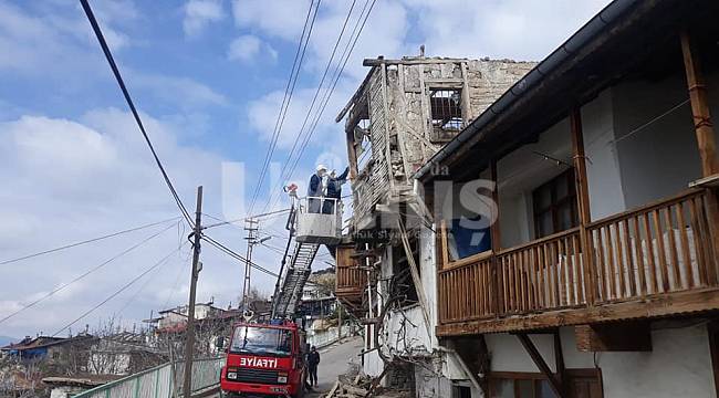 Tehlike saçan binalar yıkılıyor