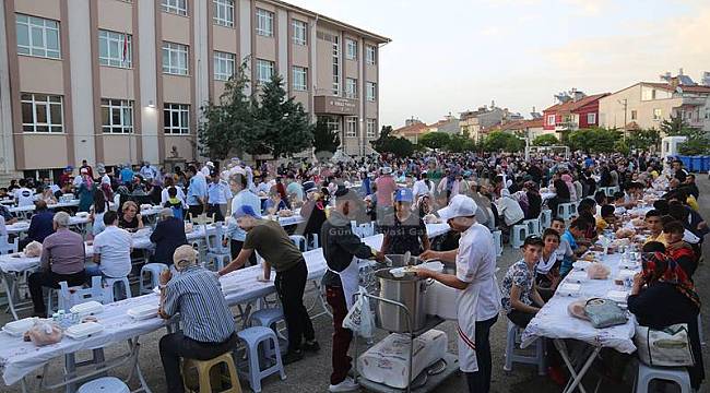 İftar sofrası Hürriyet Mahallesi&#039;nde kuruldu