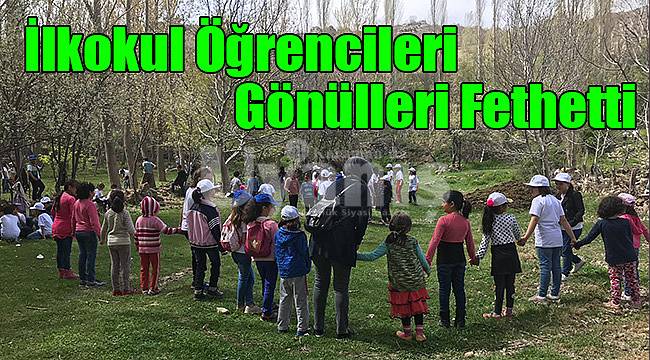 İlkokul öğrencileri gönülleri fethetti