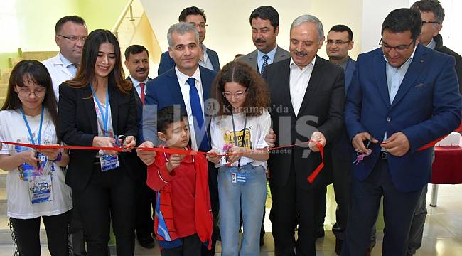 Karaman'da TÜBİTAK 4006 bilim fuarları devam ediyor