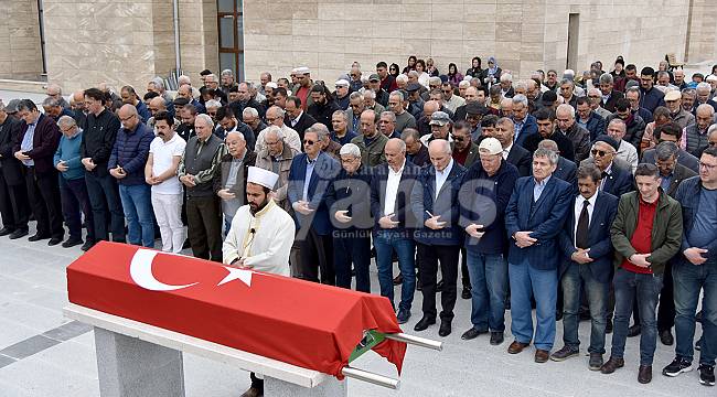 Karaman sevdalısı son yolculuğuna uğurlandı