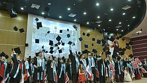Üniversite öğrencileri kep attı