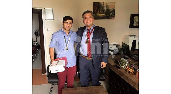 Zorlu yüzme birincisini kutladı
