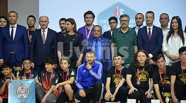 Satrançta birinciler ödüllendirildi