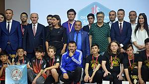 Satrançta birinciler ödüllendirildi