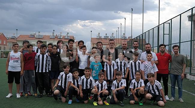 Sertan Eser Futbol Okulunu ziyaret etti