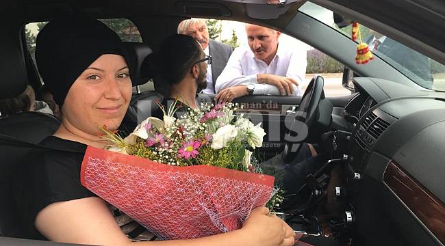 Karaman'da gurbetçiler çiçekle karşılandı