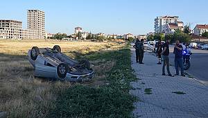 Karaman'da otomobil tarlaya devrildi