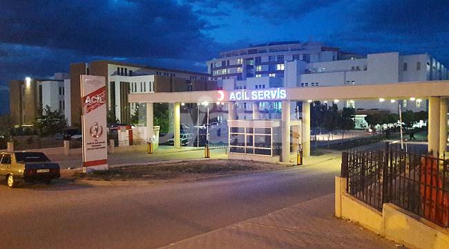 Karaman Devlet Hastanesi'nin dış cephesi aydınlatıldı