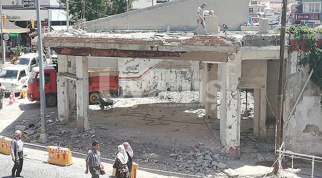 Meydan Projesi kapsamında yıkılıyor