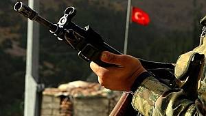 Nöbette arkadaşını vurdu