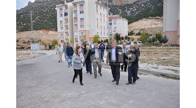 Başkan Zorlu, vatandaşların derdini dinliyor