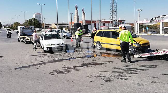 Karaman'da iki otomobil çarpıştı: 8 yaralı