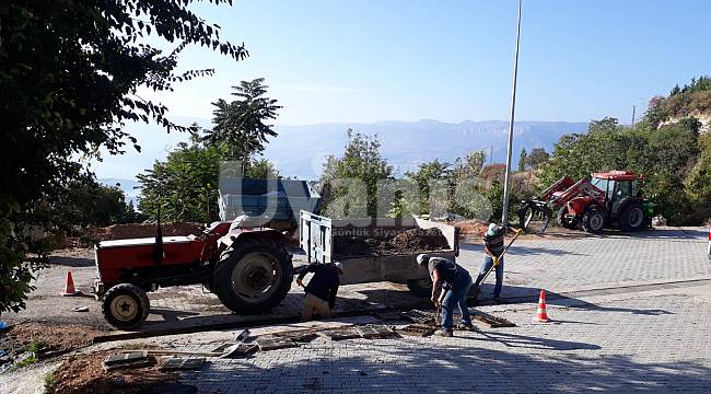 Kış Öncesi Yollarda Izgara ve Şarampol Temizliği Çalışması Yapılıyor