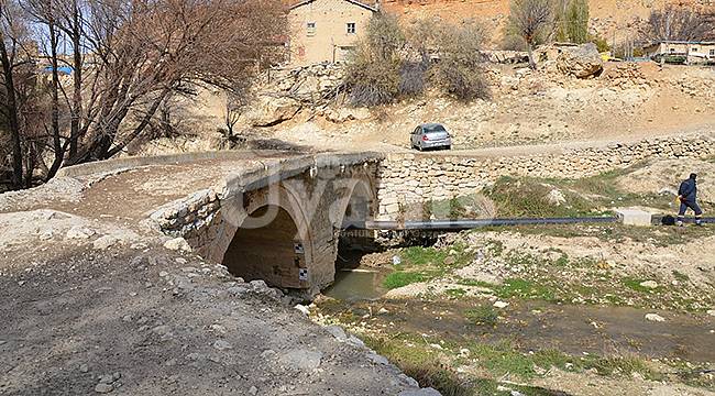 Tarihi Büyükkoraş Köprüsü Onarılıyor
