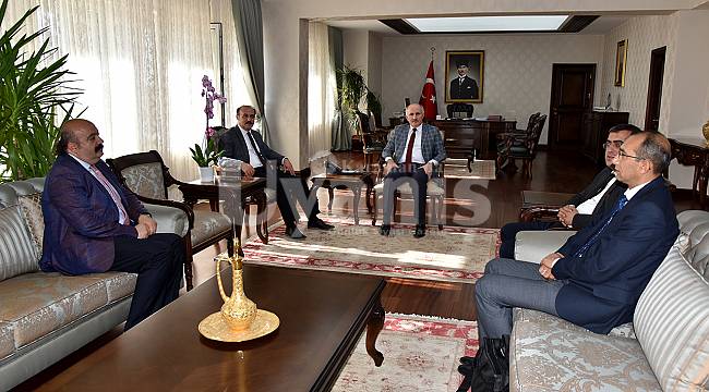 Yurtnaç ve Beraberindeki Heyet Vali Meral’i Ziyaret Etti