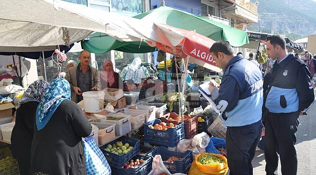 Zabıta Ekipleri Pazarı Denetledi