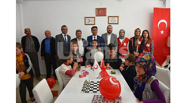 Bayır Ortaokuluna Kızılay’dan Kütüphane