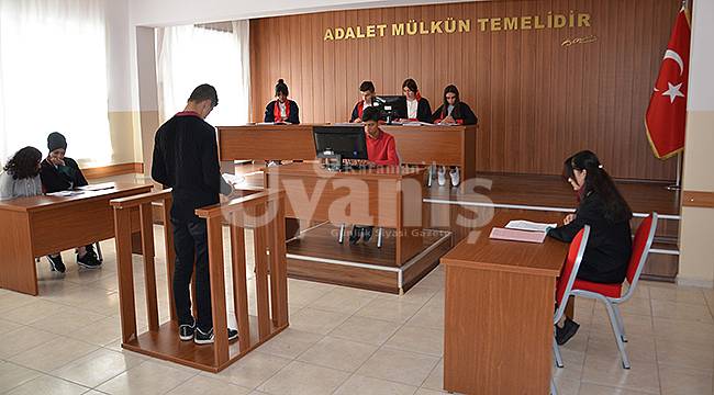 Sınıf Mahkeme Salonu Oldu