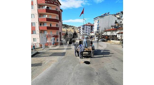 Kış Şartlarının Bozduğu Yollar Onarılmaya Başlandı