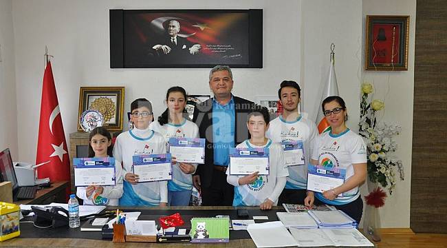 Başkan Zorlu kahramanlara belgelerini verdi