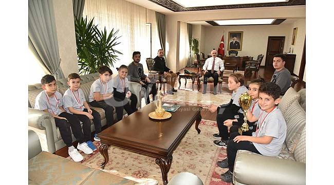 Karaman Beşiktaş Futbol Okulundan Vali Meral'e ziyaret
