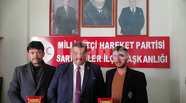 MHP’den Sarıveliler’de iki başarılı isme plaket