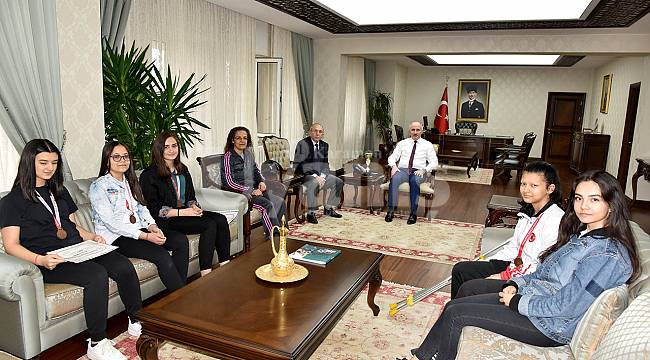 Başarılı sporculardan ziyaret