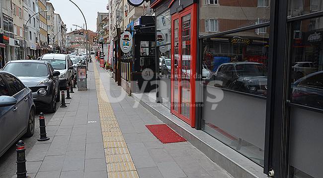 Kafeler Kapandı, Caddeler Boşaldı, Vatandaşlar Evlere Kapandı