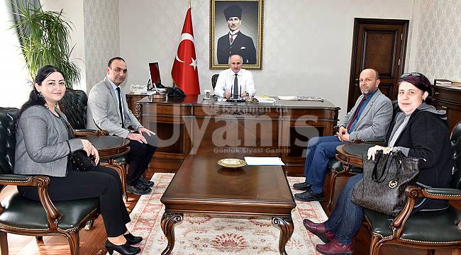 Koro Akademiden Vali Meral'e Ziyaret
