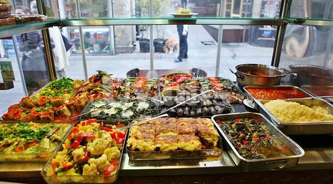 Masalar arası mesafe en az 1 metre olacak