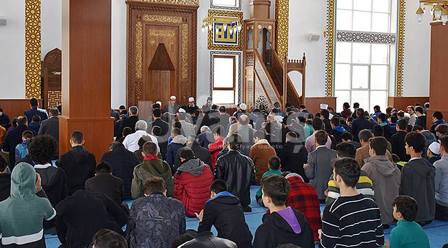 Öğrenciler Şehitlerimiz İçin Kuran-ı Kerim Okuyup Dua Etti