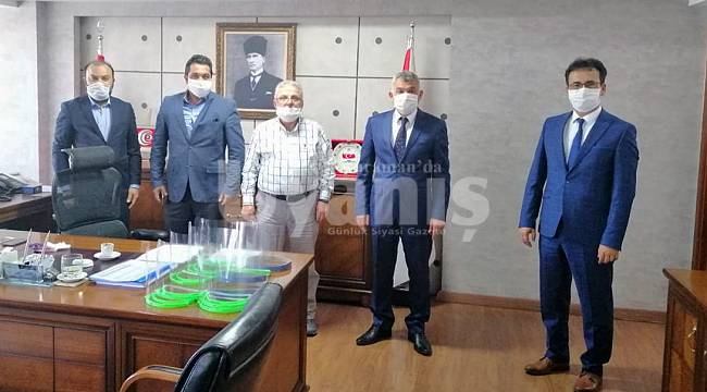BİLSEM’de üretilen yüz koruyucu siperlikler polislere ulaştırılıyor
