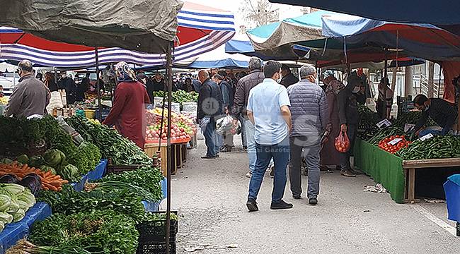 Karaman'da semt pazarında yoğunluk yaşandı