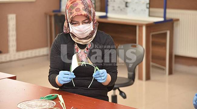 KMÜ'den sağlık çalışanları için yüz koruyucu şeffaf siperlik