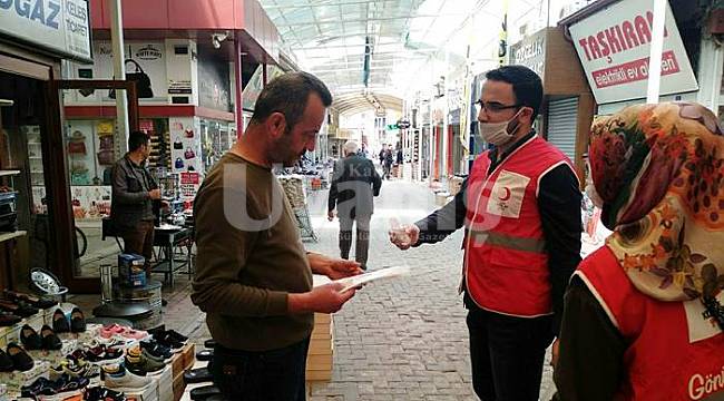 Türk Kızılay'ından maske ve dezenfektan dağıtımı